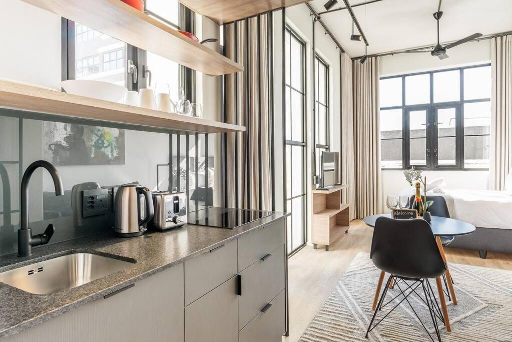Sun Filled Contemporary In The East