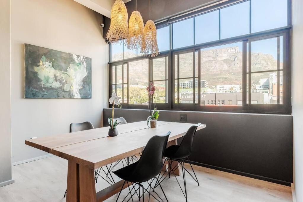 Sun Filled Contemporary In The East Cidade Do Cabo